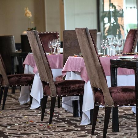 Royal Marang Hotel Phokeng Exterior foto Restaurant