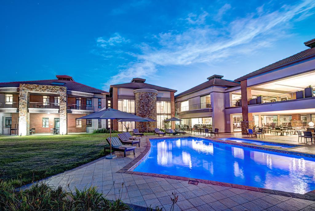 Royal Marang Hotel Phokeng Exterior foto The clubhouse at the Waterfall Equestrian Estate
